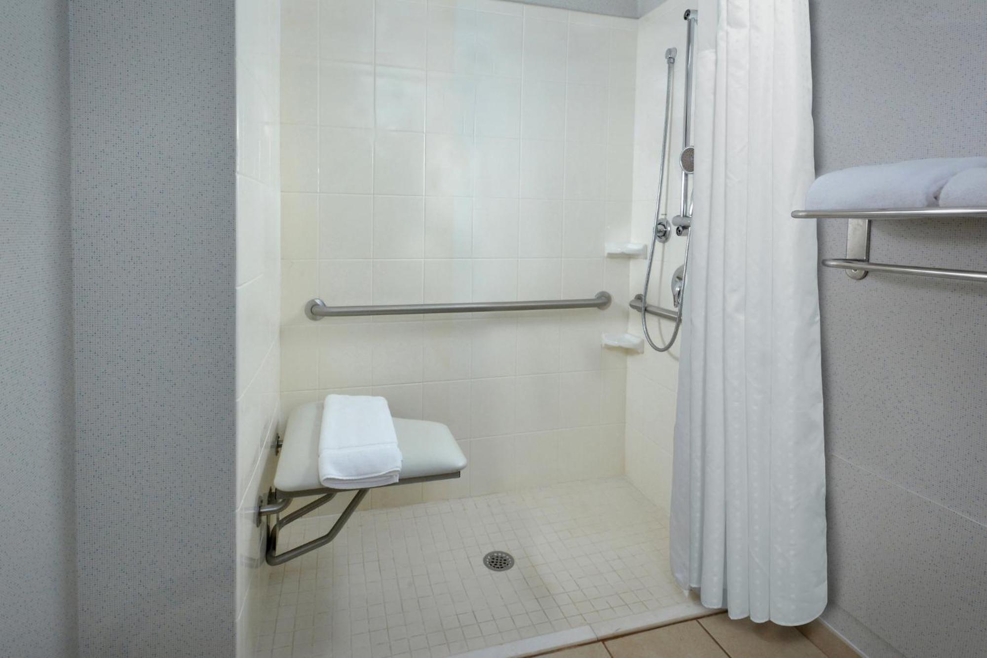 Holiday Inn Express Lynchburg By Ihg Exterior photo