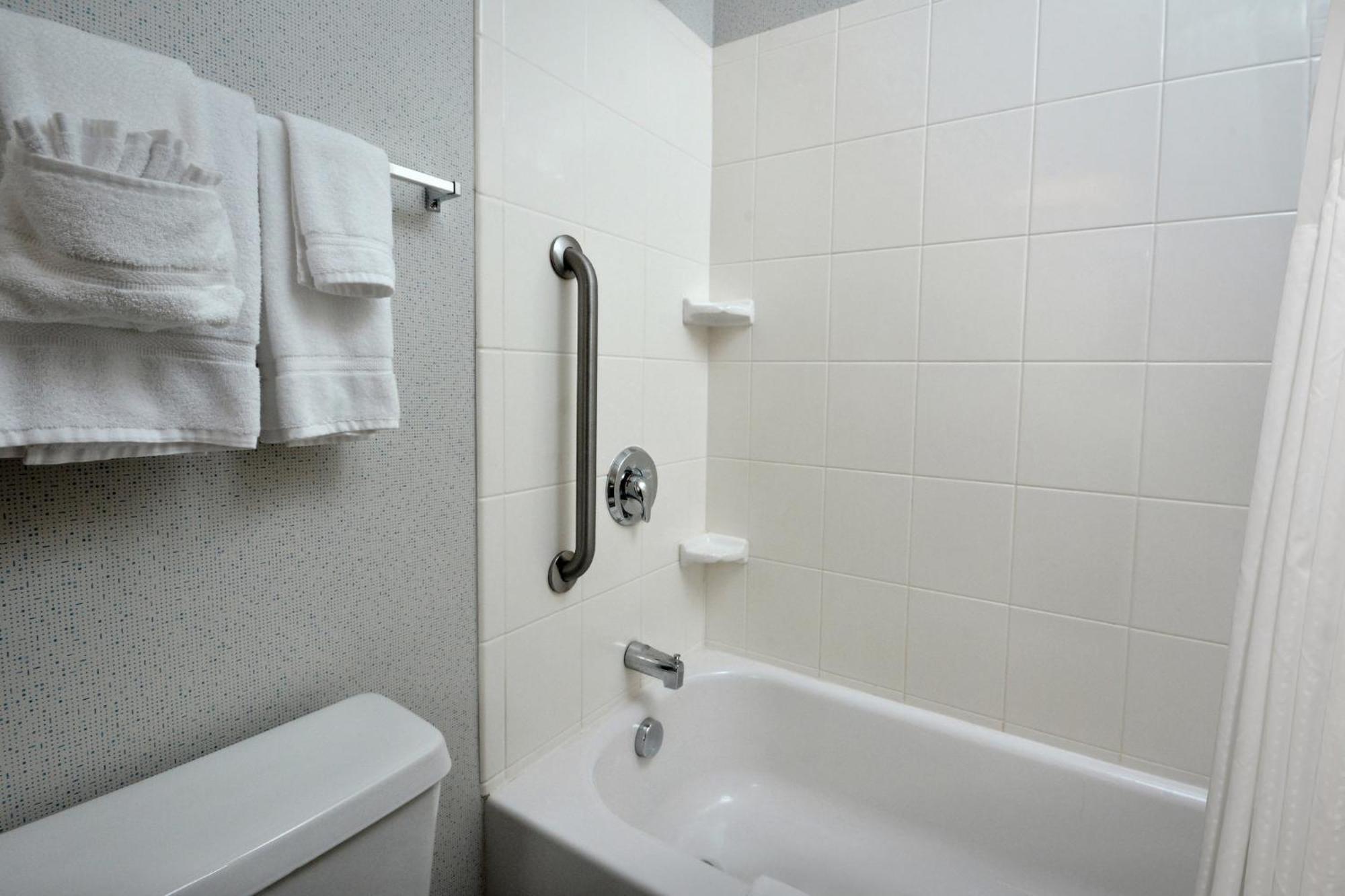 Holiday Inn Express Lynchburg By Ihg Exterior photo